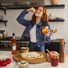 Zoey Deutch and #AperolLovesPizza Charitable Initiative