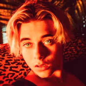 Gavin Magnus Releases Debut EP 'Blurry Eyes'