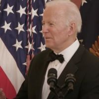 VIDEOS: President Joe Biden and Beanie Feldstein Talk Bette Midler at the Kennedy…