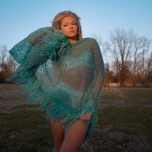 Carter Faith Shares New Song 'Blue Bird' Featuring Alison Krauss