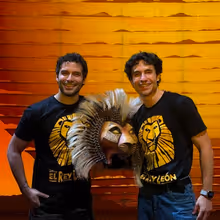 TV: Agustín Argüello traspasa la corona de Simba a Ferrán Fabá
