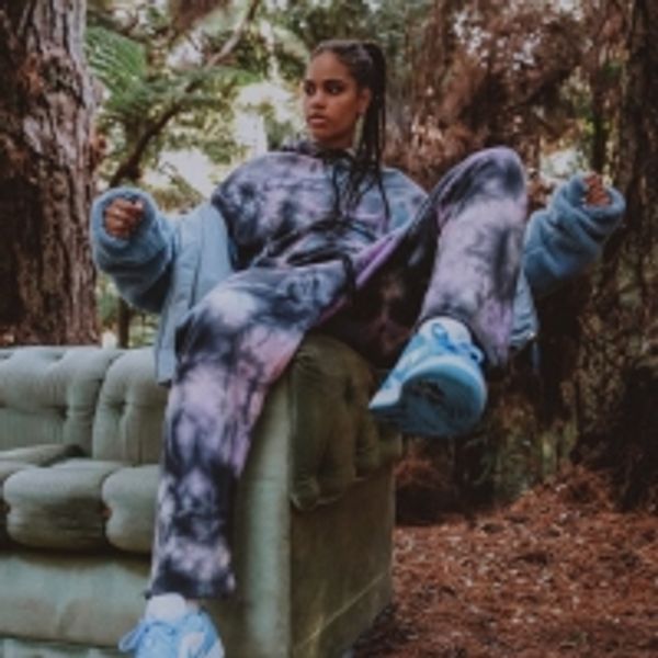 VIDEO: Auckland MC JessB Shares Stirring 'Bullseye' Video - Broadway Theater Video