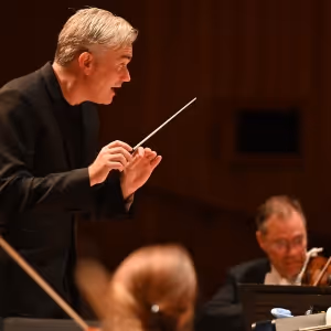 Edward Gardner Extends Contract as Principal Conductor of London Philharmonic…