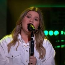 VIDEO: Kelly Clarkson Covers 'Rich'