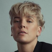 Betty Who to Join Shoshana Bean at Apollo Theater Holiday Concert