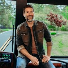 Josh Turner to Release Album 'This Country Music Thing' in August; Drops New Song
