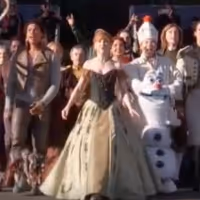 VIDEO: FROZEN Tour Cast Performs At The Rose Parade