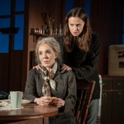 Photos: Stockard Channing and Rebecca Night Star in &#039;NIGHT MOTHER at Hampstead Theatre