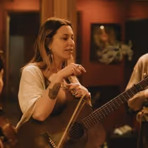 Lindsay Lou Releases BLUEGRASS WOMEN Album and Docuseries