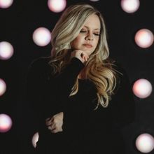 Suanna Lynn Releases New Single 'Call Me Right'