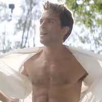 Video: Cut WICKED Scene With Shirtless Jonathan Bailey & Ethan Slater Released Video
