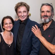 Photo Flash: Barry Manilow Visits FIDDLER ON THE ROOF IN YIDDISH
