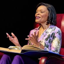 Interview: Lisa Reneé Pitts of A BEAUTIFUL NOISE: THE NEIL DIAMOND MUSICAL at Starlight Theatre