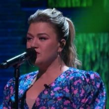 VIDEO: Kelly Clarkson Covers 'Maybe It Was Memphis'