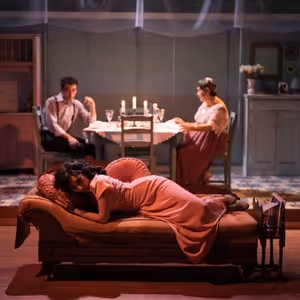 Review: THE GLASS MENAGERIE at Shaking The Tree