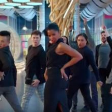 VIDEO: Renee Elise Goldsberry and Lauren Graham Duet in ZOEY'S EXTRAORDINARY PLAYLIST