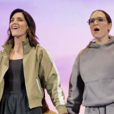 Video: Watch the BEACHES Cast Rehearse With the Orchestra For the First Time