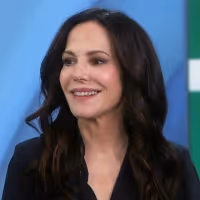 VIDEO: Mary-Louise Parker Talks Starring on Broadway in THE SOUND INSIDE Video