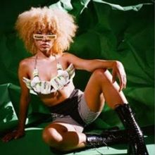 FOUSHEE Releases New Track 'sing about love'