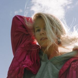 Shaina Hayes Shares Folk-Pop Single 'Sun And Time'