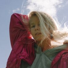 Shaina Hayes Shares Folk-Pop Single 'Sun And Time'