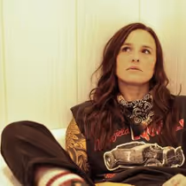 Emily Wolfe Releases New Single "POWER" via Judge & Jury Records