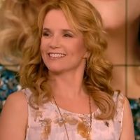 Lea Thompson, Malcolm Gets & More From CAROLINE IN THE CITY to Reunite on STARS IN…