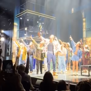 Video: Watch HELL'S KITCHEN's Final Broadway Curtain Call