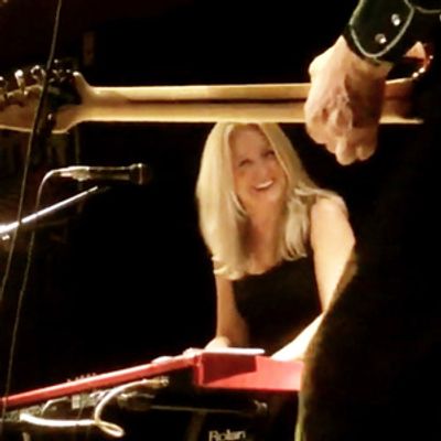 BEES DELUXE, MICHAEL GOSS BAND to Play Double-Bill Show at Colony Woodstock