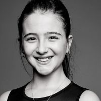 Bia Bom Estreia Como Tomika Em SCHOOL OF ROCK