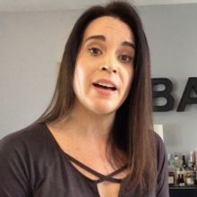 Living Room Concerts: Jenna Leigh Green Sings 'Make You Feel My Love'!