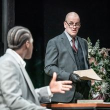 Review: A MIRROR, Trafalgar Theatre