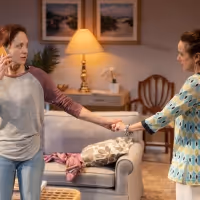 BWW Review: EASY WOMEN SMOKING LOOSE CIGARETTES at Signature Theatre