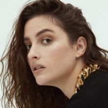 BANKS Shares Details on New Album 'SERPENTINA'