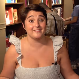 Emma Benson Shares the Secrets of Swinging Nine Roles in HEATHERS
