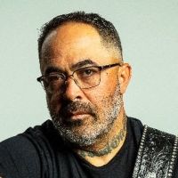 Aaron Lewis to Bring 2023 Acoustic Tour 'Poolside' at Red Rock Resort