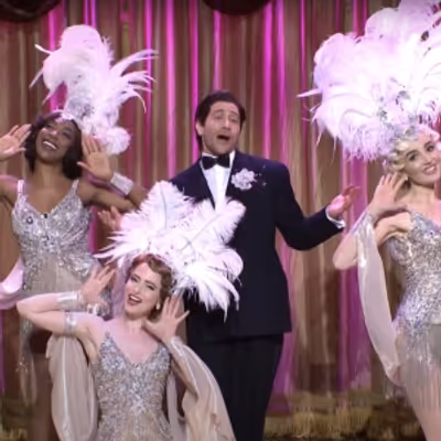 Video: Jake Gyllenhaal Sings Boyz II Men and FOLLIES Parodies on SNL Season Finale