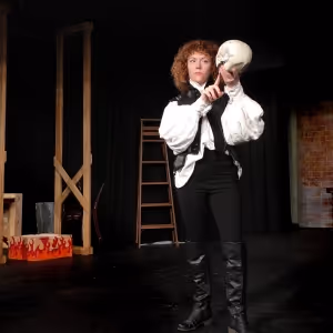BERNHARDT/HAMLET Comes To Edge Of The Wood theatre