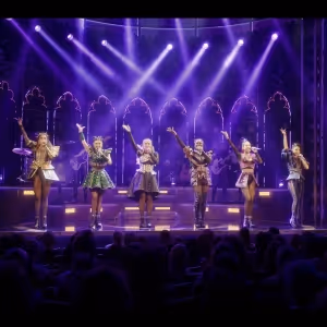 Film Review: SIX THE MUSICAL LIVE!