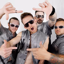 FOOL HOUSE Brings 90's Nostalgia to The District in Sioux Falls