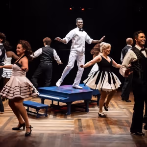 Review: WHITE CHRISTMAS at Marriott Theatre
