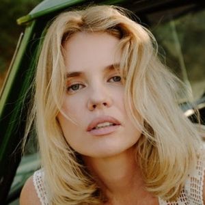 Kayslee Don Collins (Daisy Jones & The Six) Shares Her Heartbreaker Of A New Single…