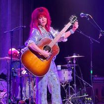 Heather Anne Lomax Releases New Album WHO DO YOU THINK YOU ARE