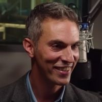 Video: Ari Shapiro Talks Performing With Alan Cumming & More on CBS SUNDAY MORNING