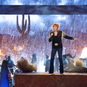 Reba McEntire Debuts New Single 'I Can't' on NBC's THE VOICE