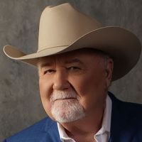 Johnny Lee Announces 'Hey Bartender, Last Call: The Farewell Tour'