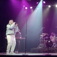 VIDEO: Quinn XCII & Chelsea Cutler Perform 'Stay Next to Me'
