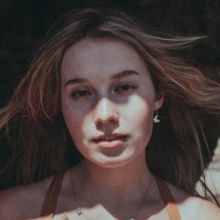 Sydney Rose Announces Debut EP 'You Never Met Me'