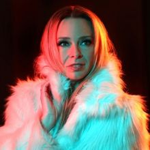 Review: MISS EMILY Bursts Onto The NY Scene at Chelsea Table + Stage