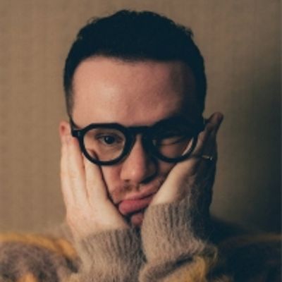 Sam Fischer Releases New Track 'Carry It Well'